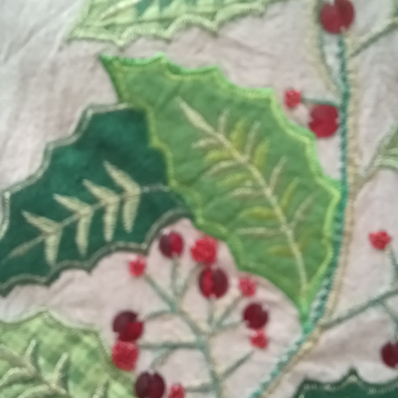 BELLA LUX HOLIDAY TABLE RUNNER NWT 13"X 72" - Picture 8 of 12